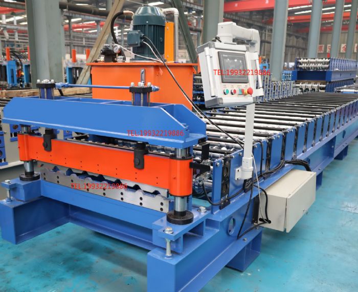 roof panel forming machine